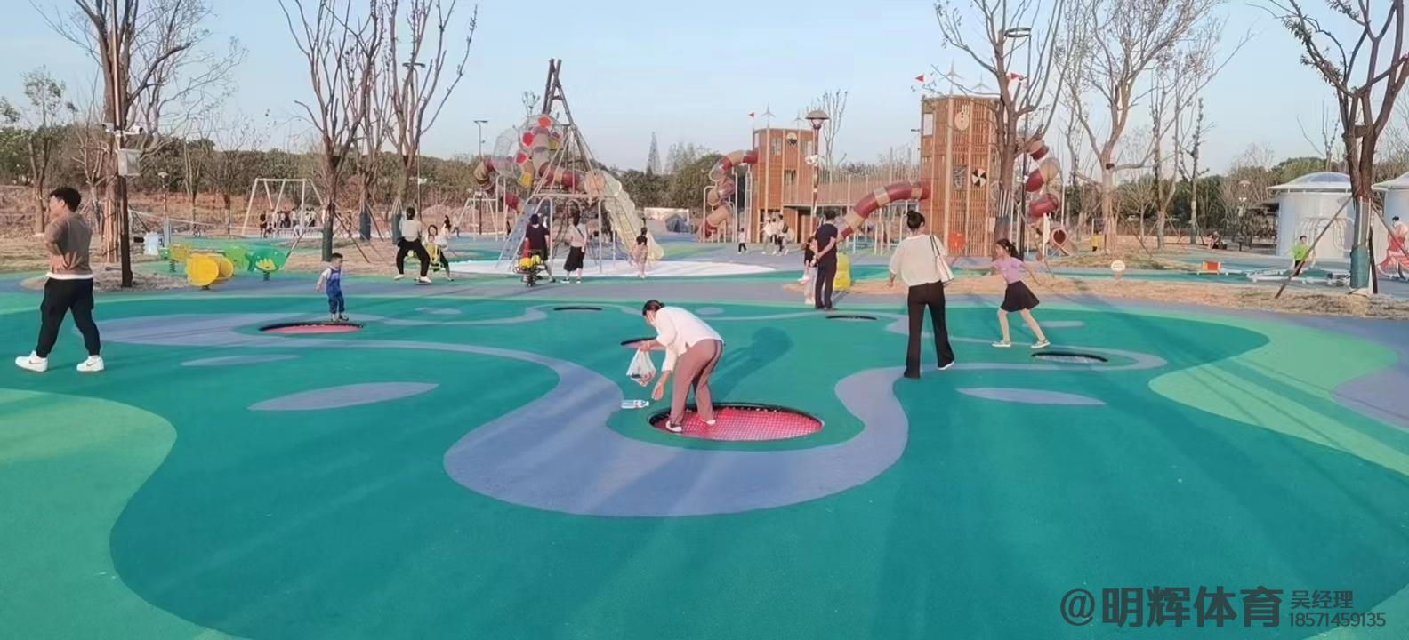 三亚公园跑道是用什么材料做成的